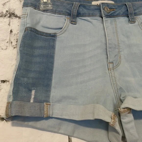 Pacsun super stretch two tone shortie Jean shorts - Picture 2 of 5